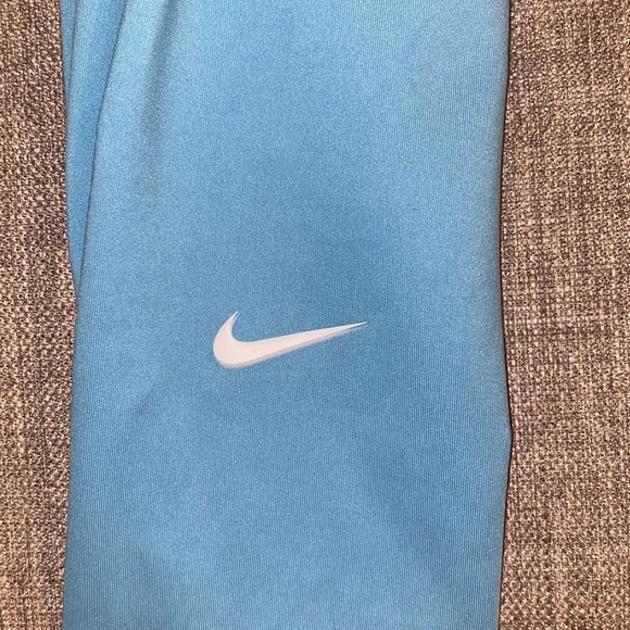 NIKE THERMA-FIT ONE MID-RISE LEGGINGS WORN FOR AN HOUR! PRACTICALLY BRAND NEW! - Picture 3 of 4